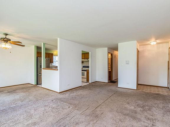 3rd image of 322 N Thornwood Dr #322