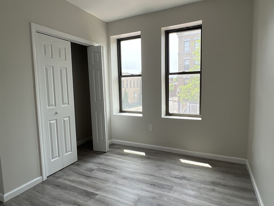 2nd image of 27 Main St #8