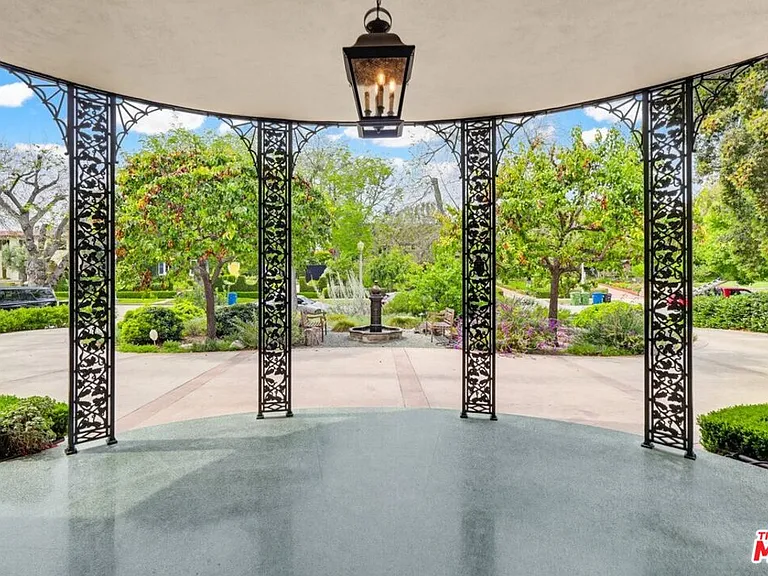 516 S Rimpau Blvd — Photo 8