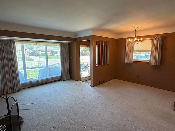5th image of 16990 Martin Rd