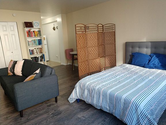 3rd image of 5817 N Kenmore Ave APT 206
