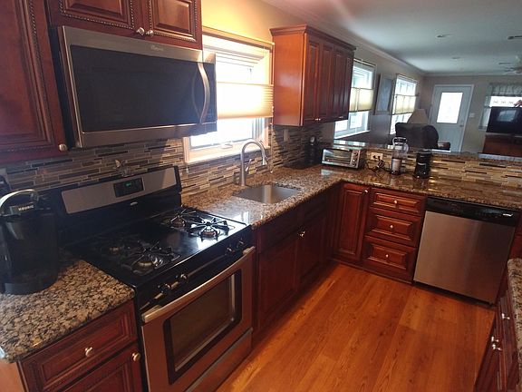 2nd image of 8 Taj Mahal Ct
