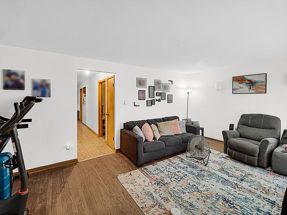 4th image of 2970 W Columbus Ave