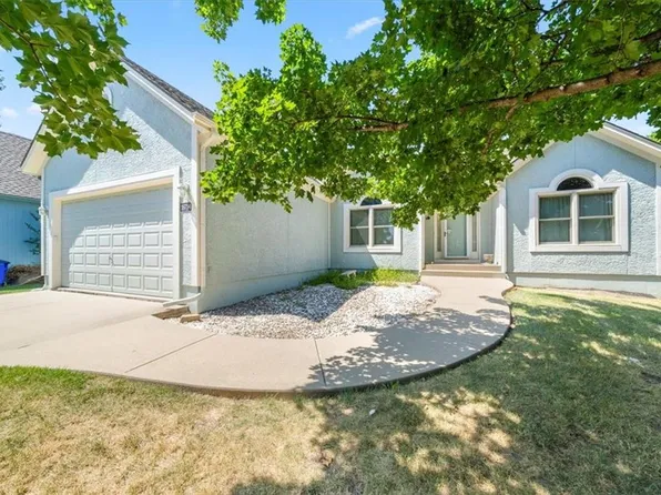 16754 W 157th Ter, Olathe, KS 66062