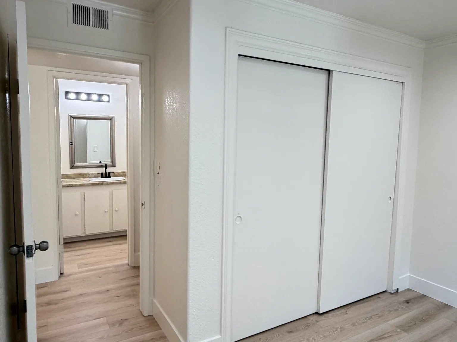 3 bed, 1252 sqft, $3,890 — Photo 4