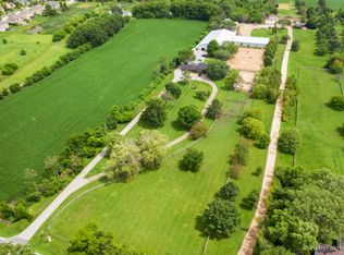 2S315 Deerpath Rd, Batavia, IL 60510