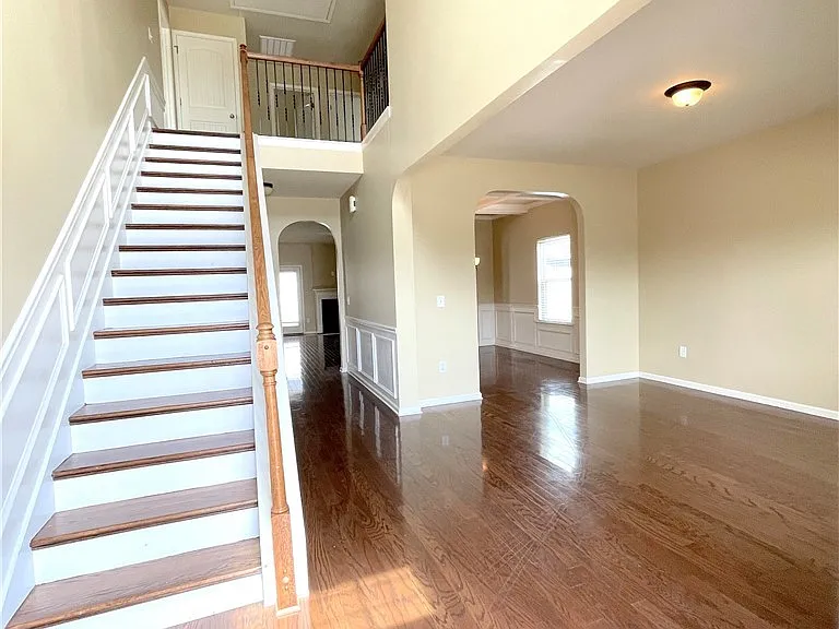 642 Regimental Dr — Photo 3