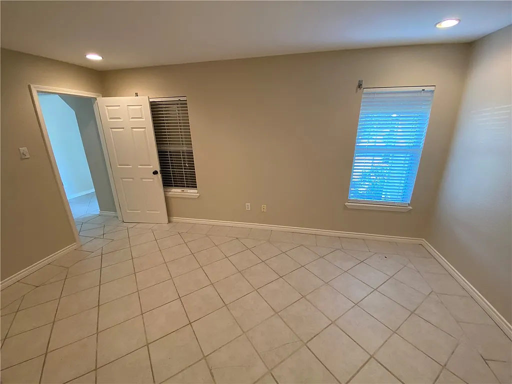 2 bed, 2.0 bath, 1449 sqft, $1,650 — Photo 3