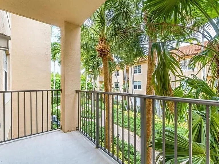 1805 N Flagler Dr #219 — Photo 17