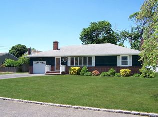 4 Cherry Ln, East Patchogue, NY 11772