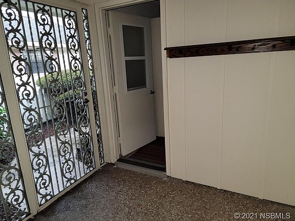 3rd image of 18 Lake Fairgreen Cir