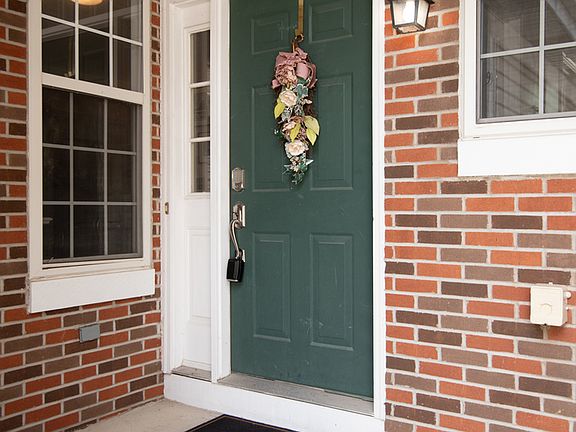 3rd image of 908 Highgate Ln