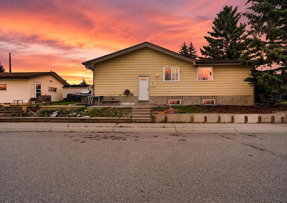 1st image of 53 S Queen Isabella Close SE