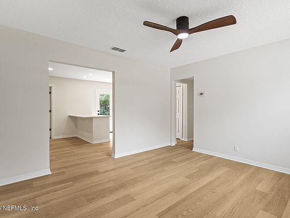 4th image of 2721 LANSDOWNE Drive