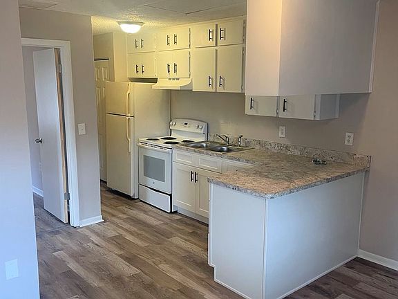3rd image of 1619-1655 Goodyear Ave #3