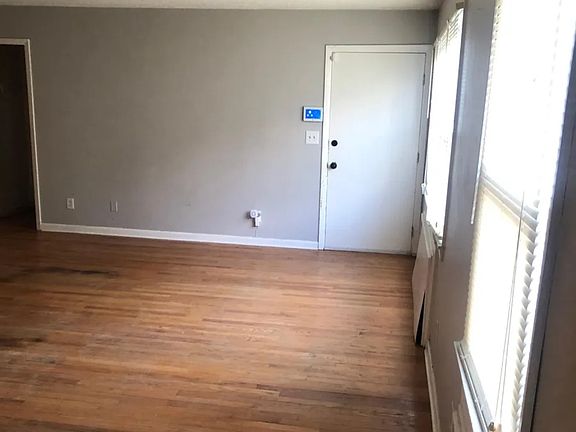 3rd image of 125 Isabella Ave #1