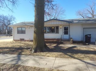 319 S Wedel Ave, Moundridge, KS 67107