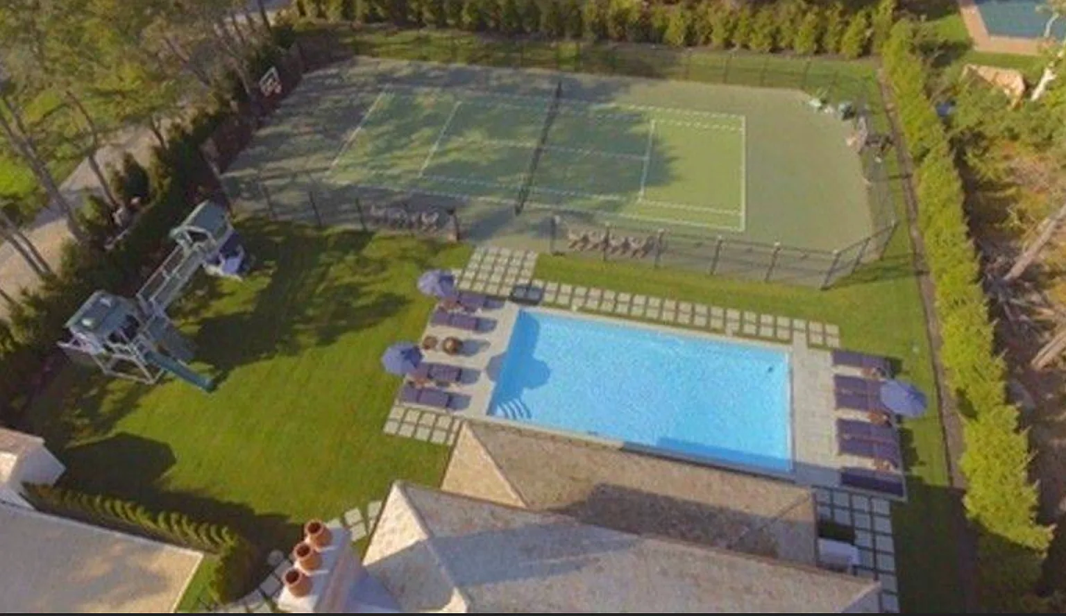 Large 7-Bedroom Estate With Tennis -South Of The Highway. — Photo 2