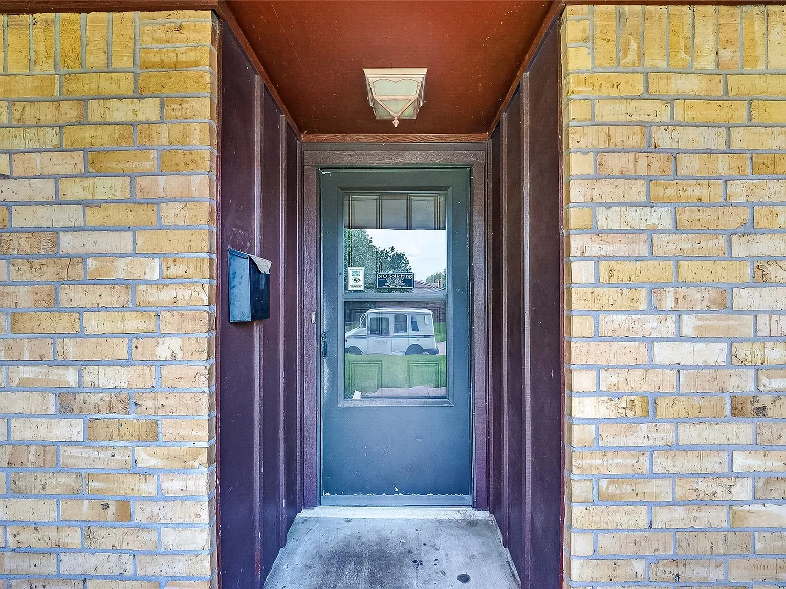 3 bed, 2.0 bath, 1297 sqft, $1,750 — Photo 2