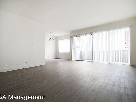 3rd image of 1218 Larrabee St APT 3