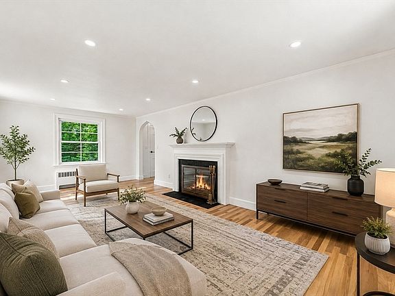 5th image of 49 Parkside Cir