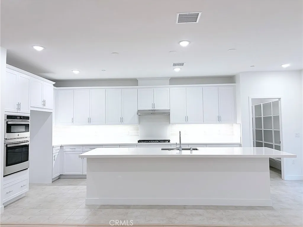 4 bed, 3.5 bath, 3141 sqft, $4,500 — Photo 2