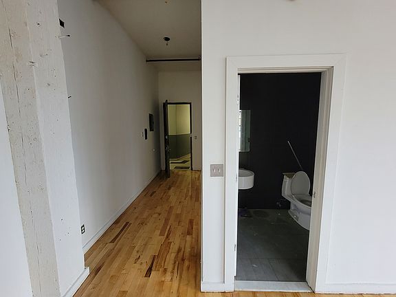 4th image of 467 Troutman St APT 1D