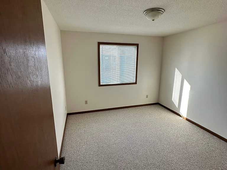 651 6th St SE #2 — Photo 5