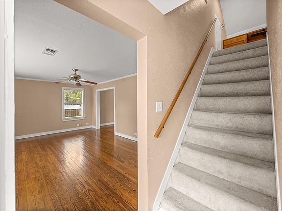 5th image of 906 W 1st St
