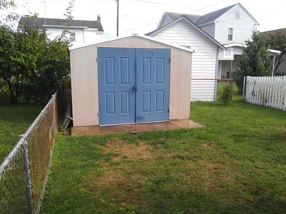 10x10 shed w/ electric