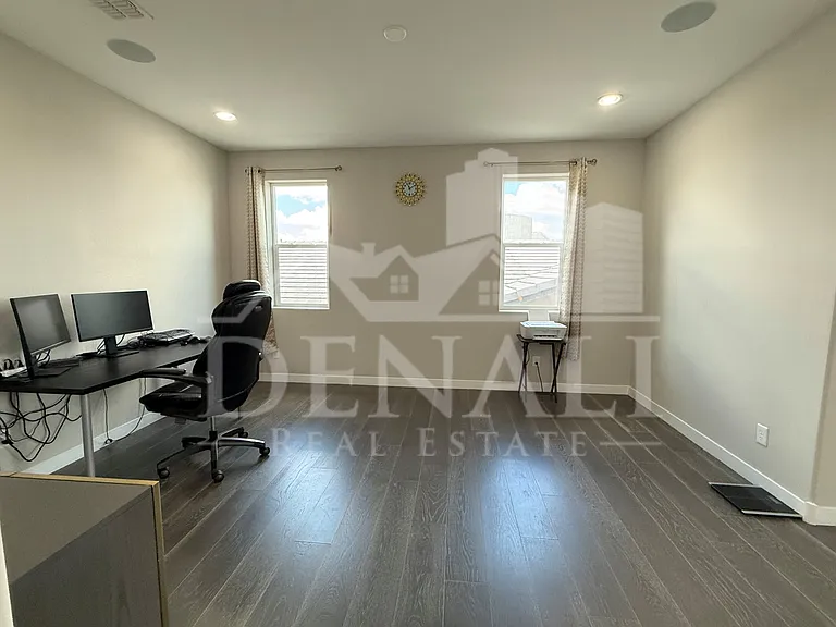 1729 W Myrna Ln — Photo 26