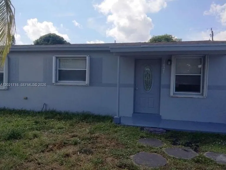 1021 W 2nd St — Photo 3