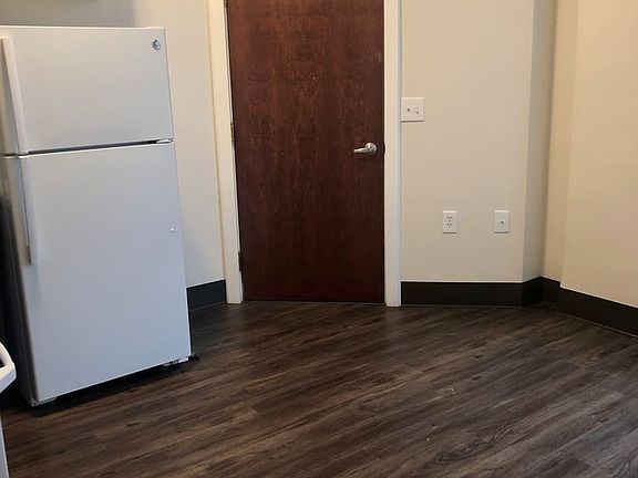 3rd image of 340 Saint Clair Ave APT 204