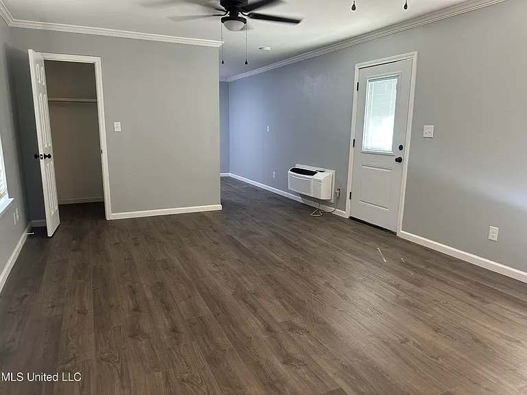 1113 Beach Ave — Photo 6
