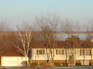 21108 Pinnacle Dr, Carlyle, IL 62231