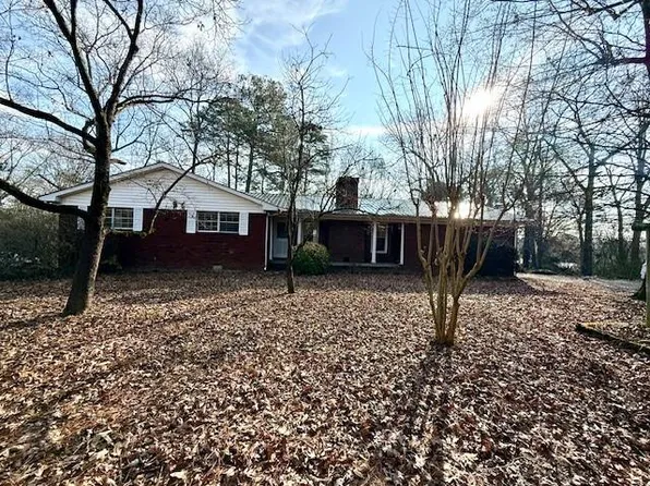 408 Peters St, Calhoun, GA 30701