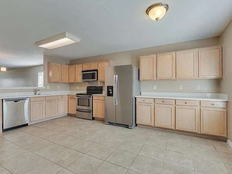 5536 Camarillo Dr — Photo 7
