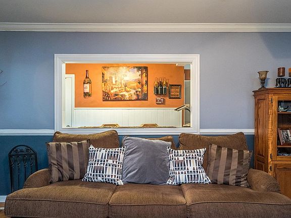 4th image of 303 W Park Ave