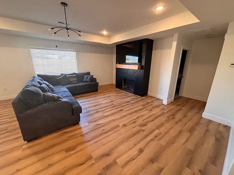 2608 Paige Ln — Photo 6