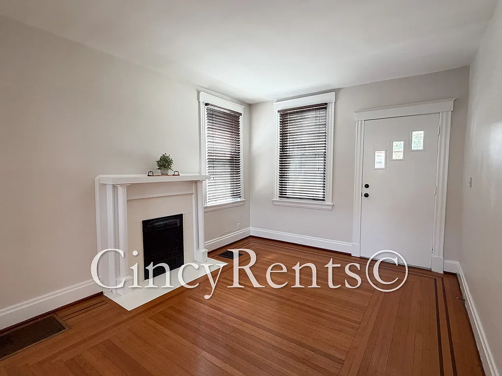 2800 Observatory Avenue Unit: 1| Neighborhood: Hyde Park | 800 Square Feet at Hyde Park — Photo 3