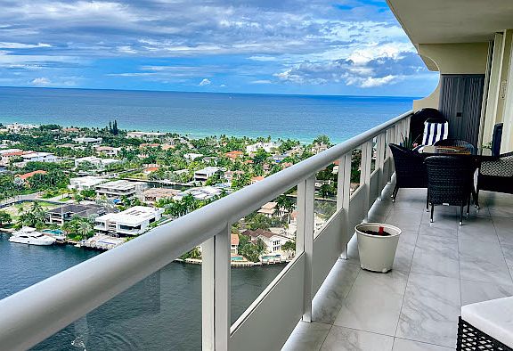 2nd image of 20191 E Country Club Dr APT Penthouse 5