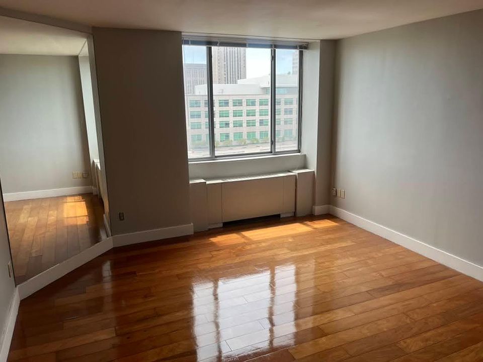 1st image of 600 E 8th St APT 10P