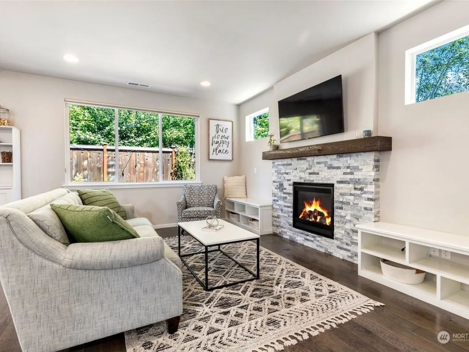 4 bed, 2159 sqft, $3,695 — Photo 4