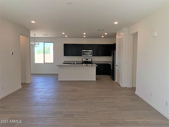 3rd image of 795 W Nova Pl