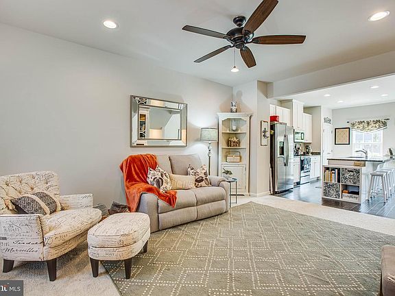 4th image of 8619 Rosecrans Ln