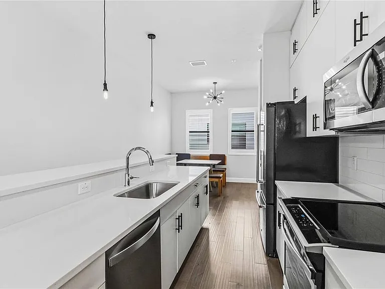 1332 W Gray St #5 — Photo 15