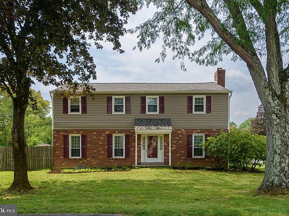 2nd image of 5 Grant Ln