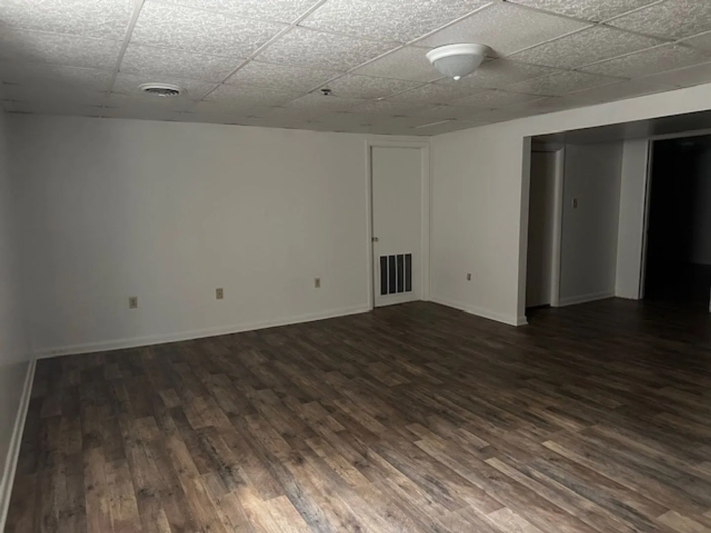 This 2-bedroom, 1-bathrrom basement level apartment in Liverpool, PA offers a practical layout, l... — Photo 2