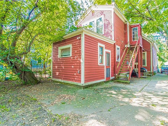 4th image of 121 Greenwood Pl