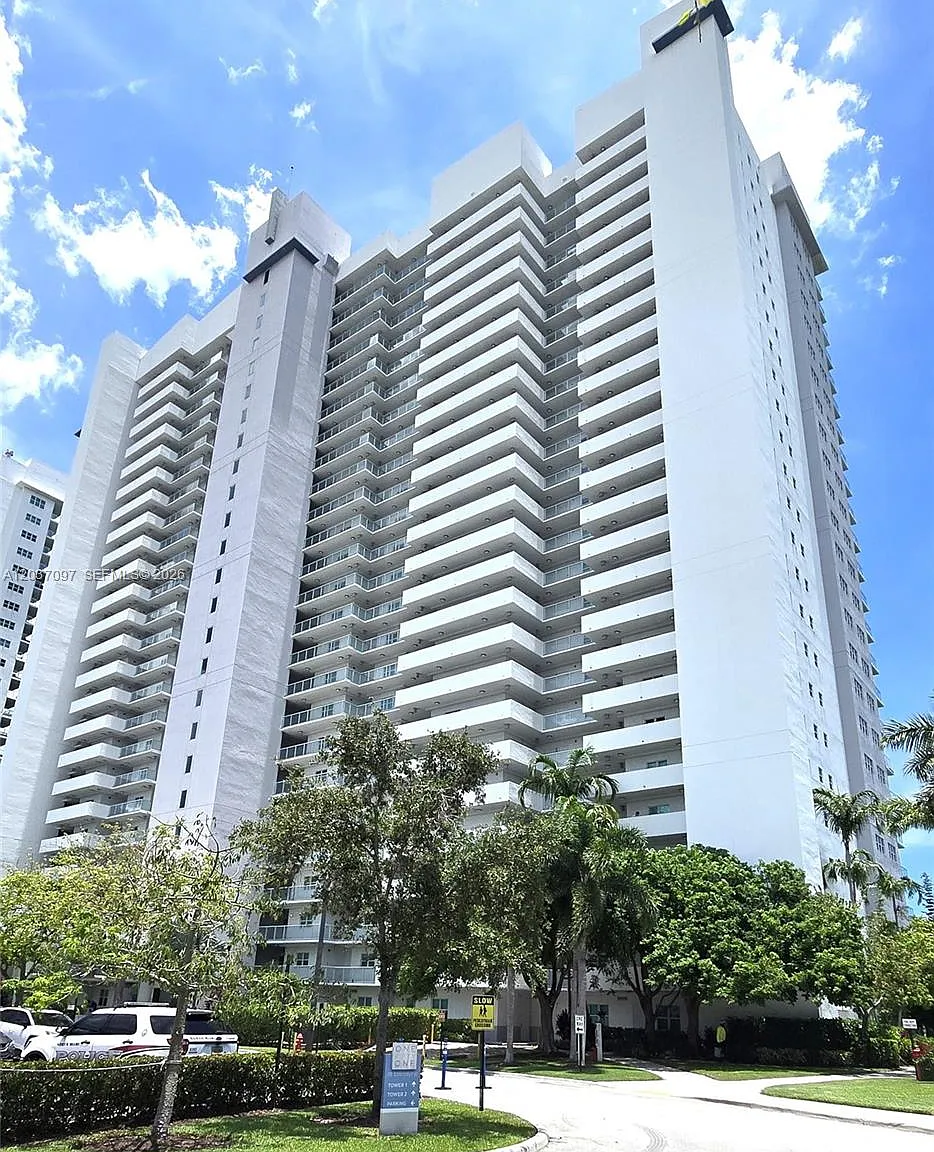 The Oaks I Condo — Photo 3